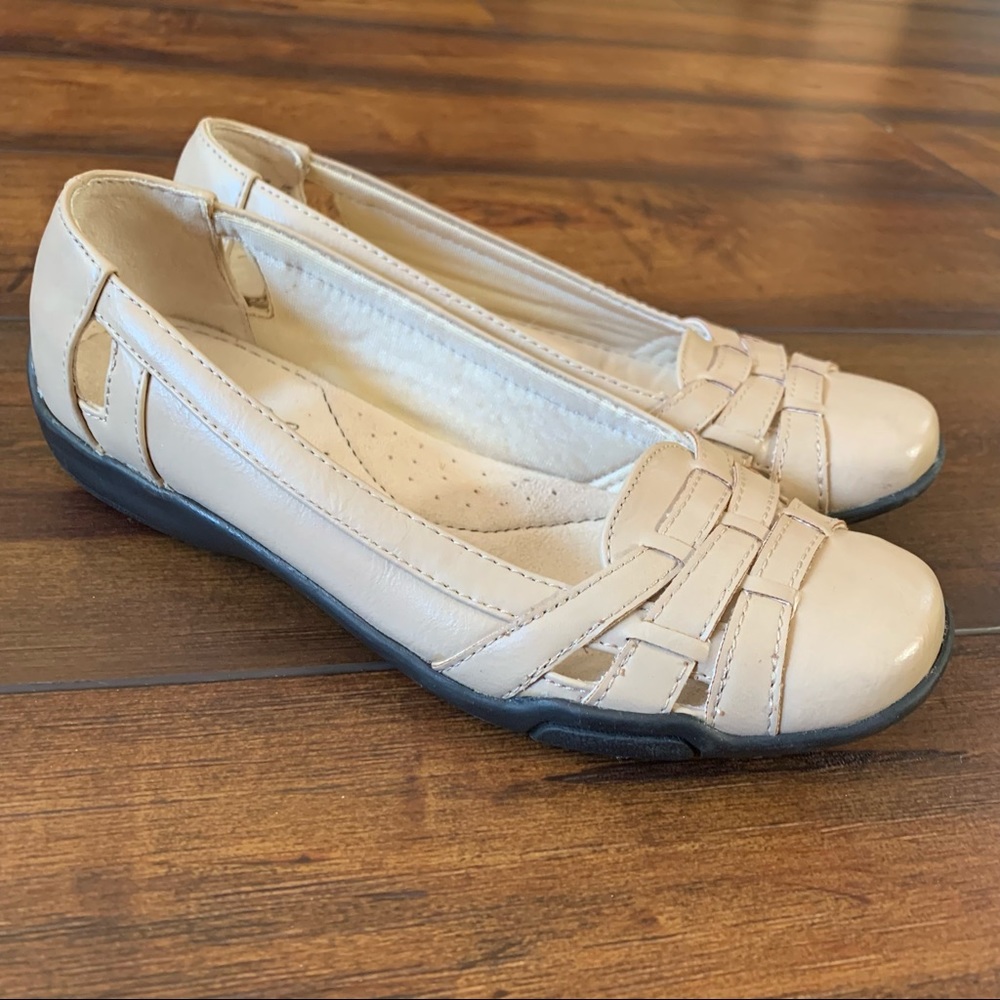 Life Stride Like new tan nude Casual shoe 5.5M